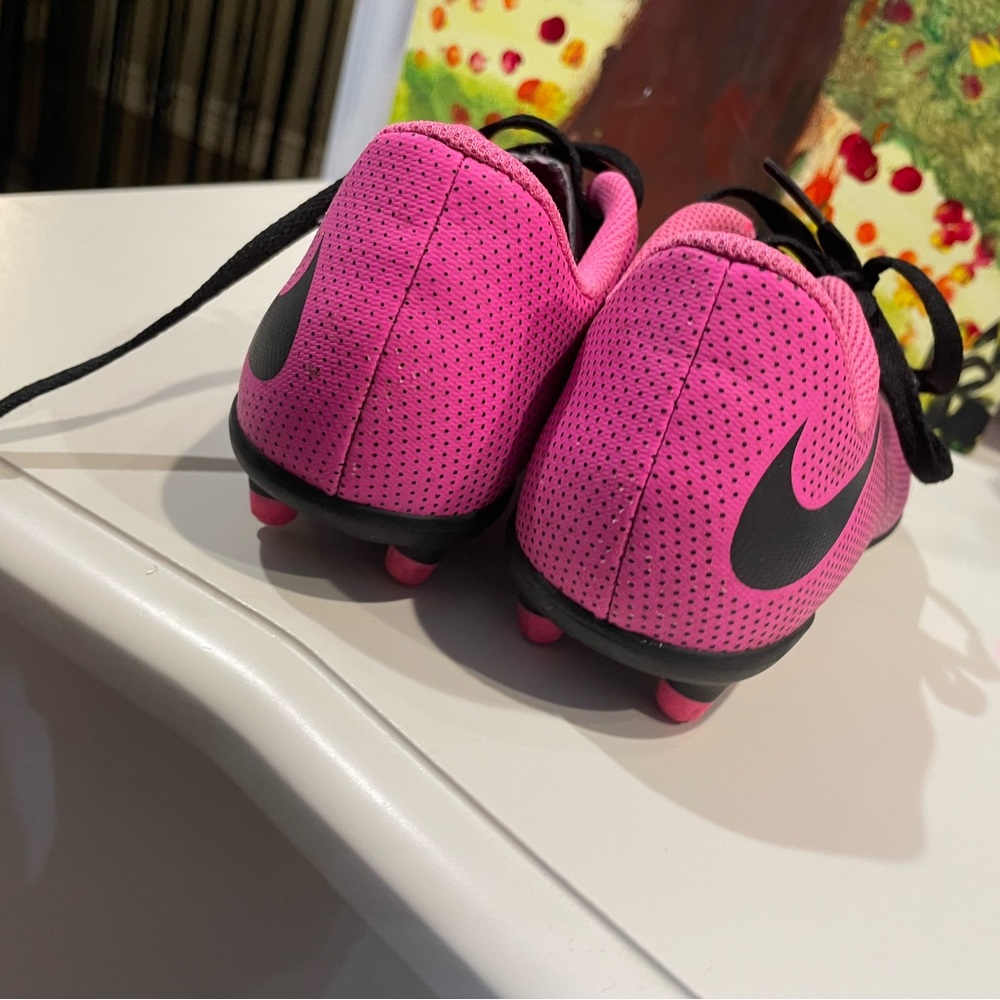 Cleats - Picture 4 of 8